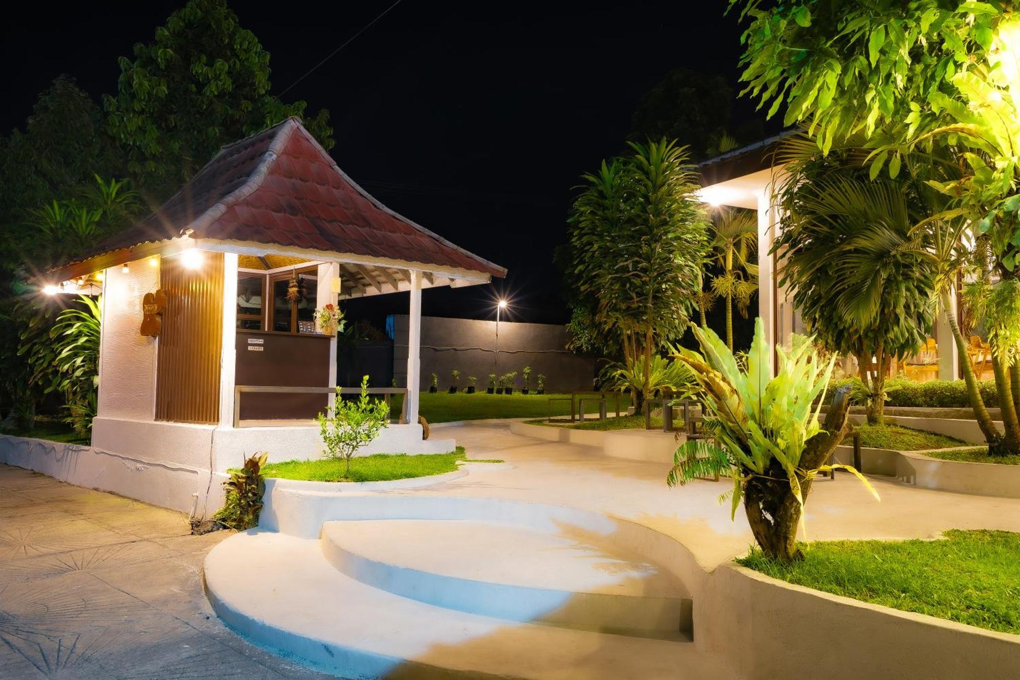 Nirvana Hotel Resort Tetebatu Esterno foto